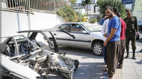 سارقان چند دستگاه خودرو مدل بالا در همدان دستگیر شدند