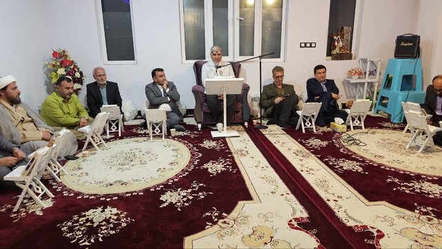 توجه به قرآن، بسیاری از مشکلات امروز ما را حل می کند