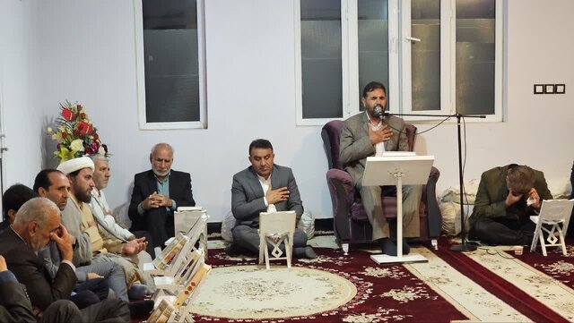 توجه به قرآن، بسیاری از مشکلات امروز ما را حل می کند