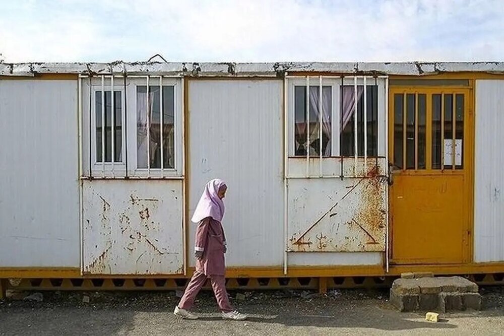 جایگزین کردن مدارس استاندارد و ایمن به جای کانکسی در خرم‌آباد