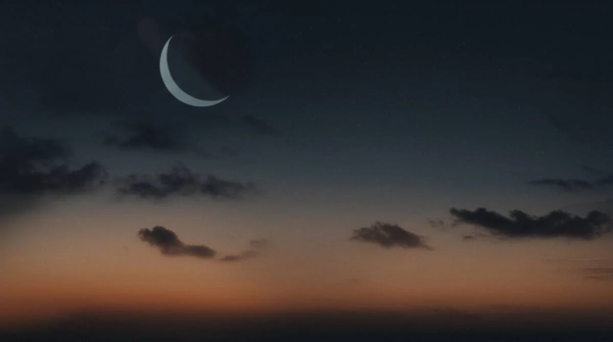 خلاصه کتاب خداحافظ ماه: مروری جامع بر اثر احمد اکبرپور